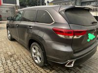 Registered 2015 Toyota Highlander.
