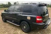 Black Toyota Highlander 