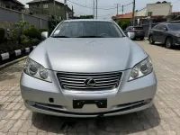 Sharp and clean lexus es350 with complete features
