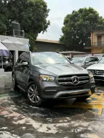 This GLE boasts a commanding presence with its sleek lines and muscular stance, riding confidently on those impressive 20-inch rims. The sophisticated exterior is designed to turn heads, featuring the iconic Mercedes-Benz grille and advanced lighting systems that blend elegance with aggression. It's a true statement of luxury and performance on the road.