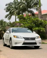 Comes standard with power panoramic roof, electric mirrors keyless entry and a V6 2GR FE engine. 