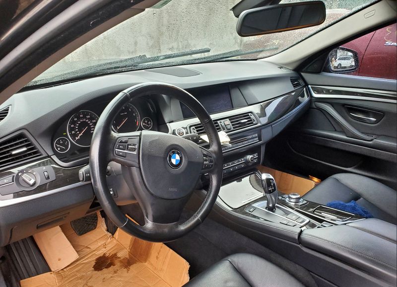 Thumbnail 3 of 2011 BMW 5 Series