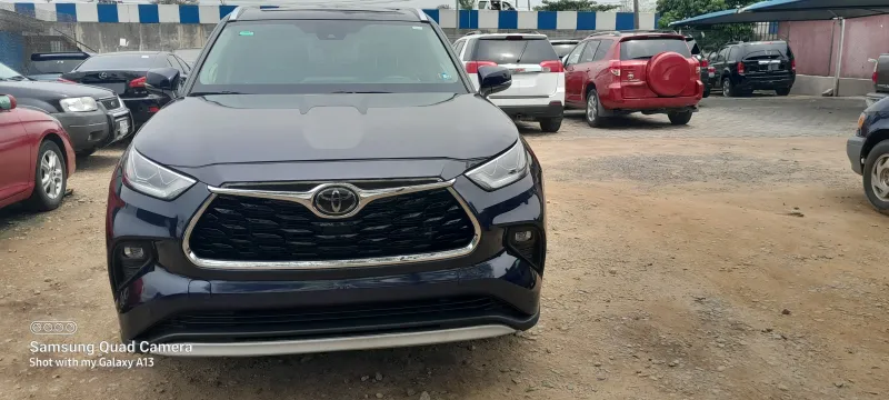 Main image of 2020 Toyota Highlander XLE