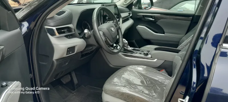 Thumbnail 7 of 2020 Toyota Highlander XLE