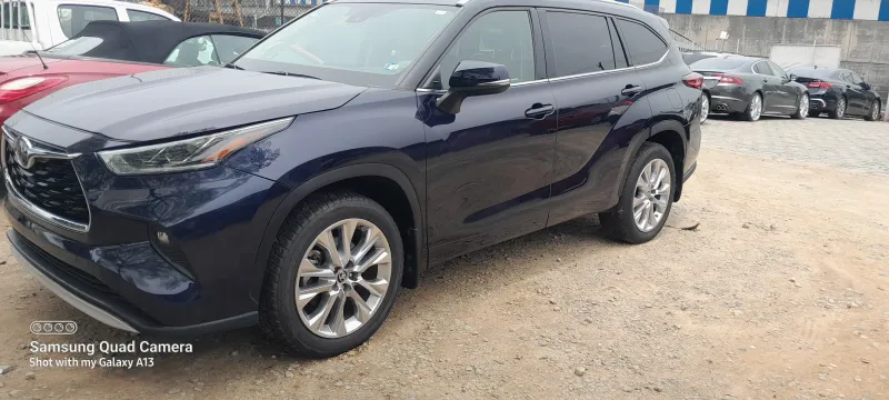 Thumbnail 8 of 2020 Toyota Highlander XLE