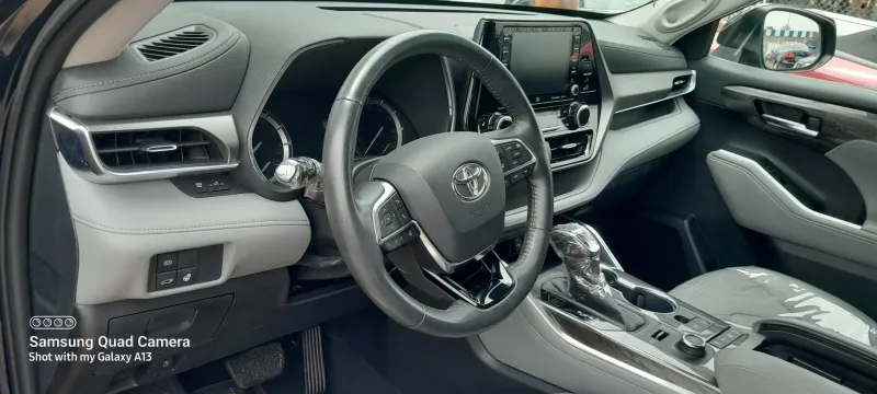 Thumbnail 9 of 2020 Toyota Highlander XLE