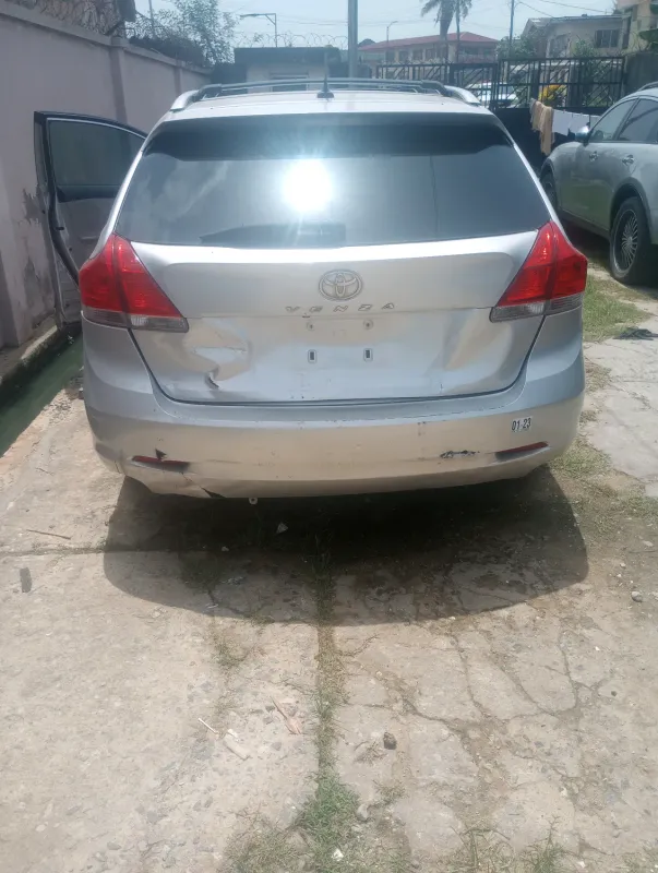 Thumbnail 2 of 2011 Toyota Venza