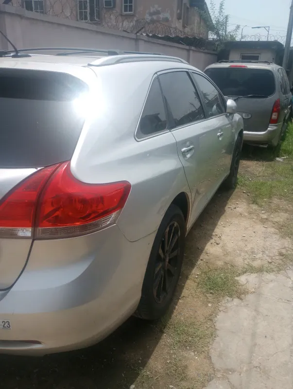 Thumbnail 3 of 2011 Toyota Venza