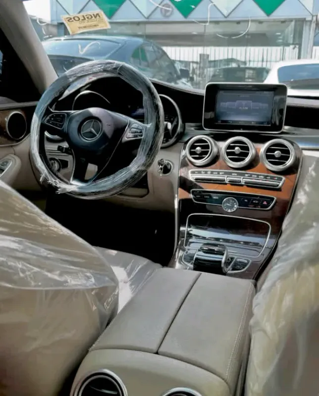 Thumbnail 4 of 2014 MERCEDES-BENZ C-Class