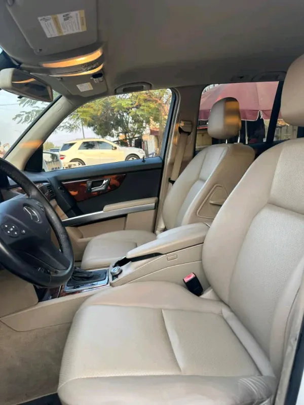 Thumbnail 4 of 2011 Mercedes-Benz GLK-Class