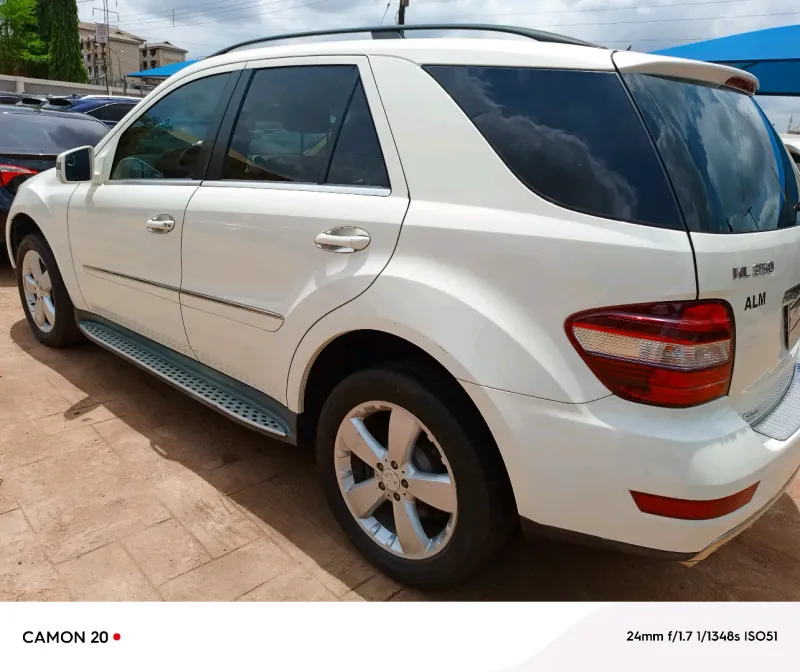 Thumbnail 11 of 2011 Mercedes-Benz ML-Class