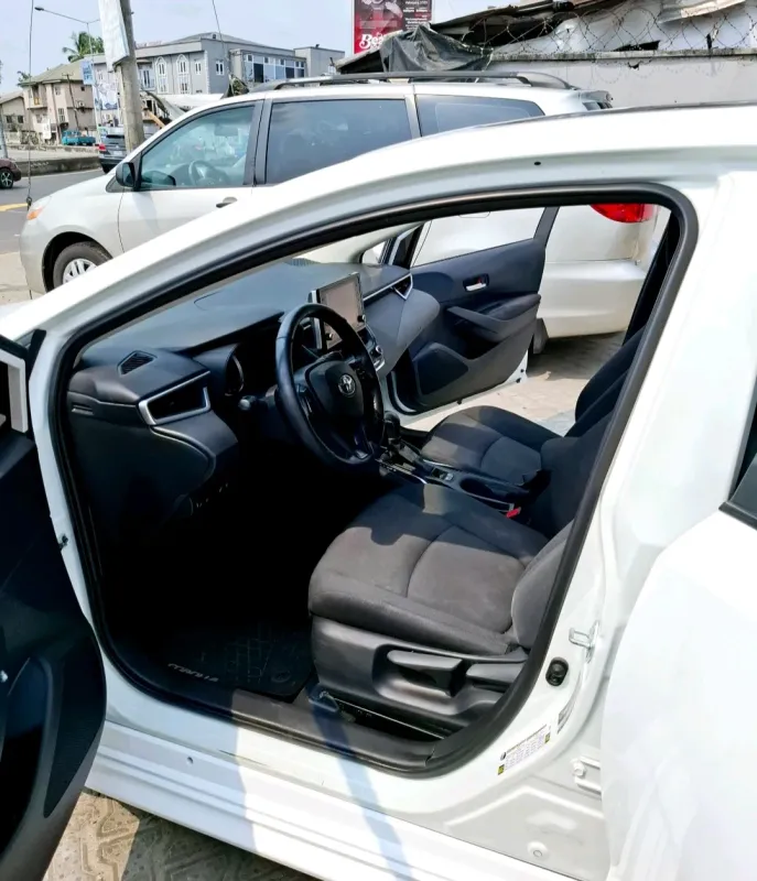Thumbnail 4 of 2021 Toyota Corolla LE