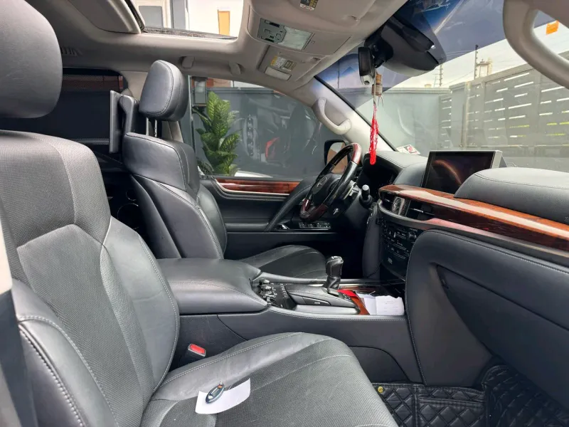Thumbnail 4 of 2018 Lexus LX