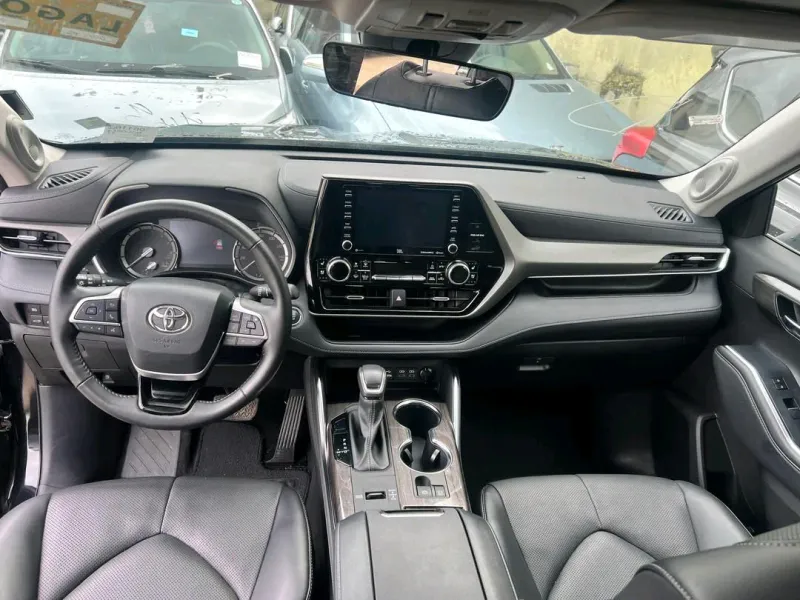 Thumbnail 2 of 2023 Toyota Highlander