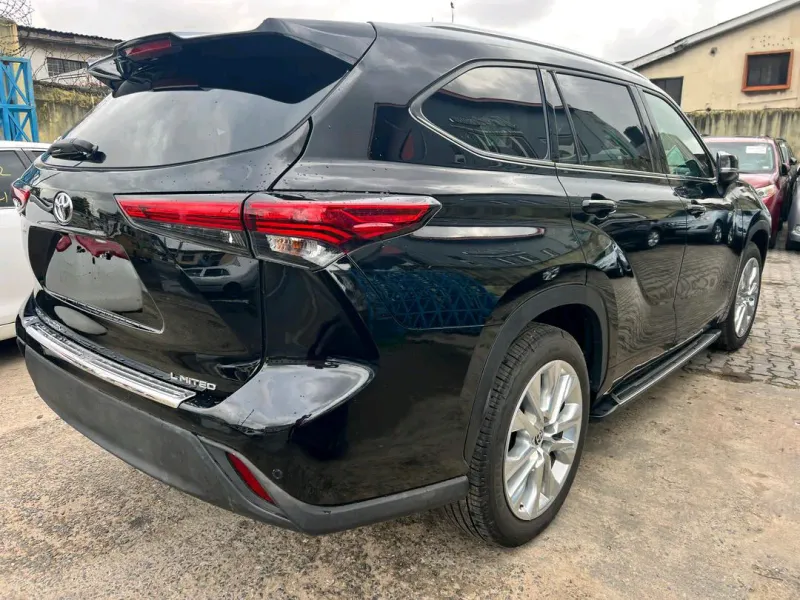 Thumbnail 3 of 2023 Toyota Highlander