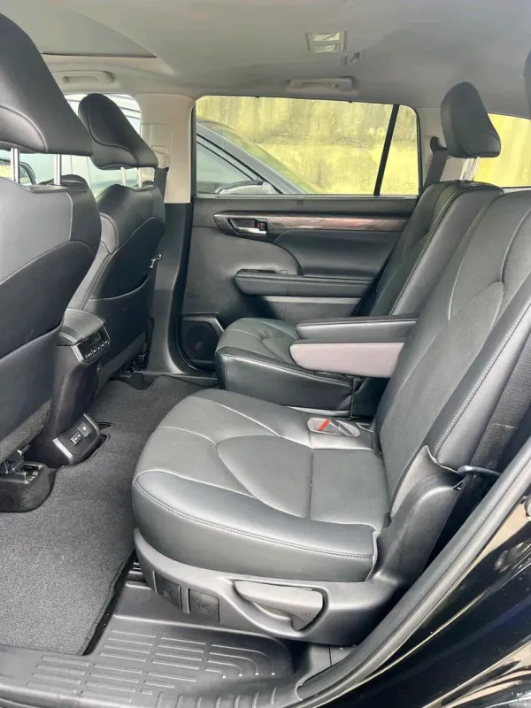 Thumbnail 4 of 2023 Toyota Highlander