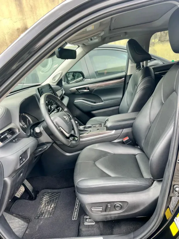 Thumbnail 6 of 2023 Toyota Highlander