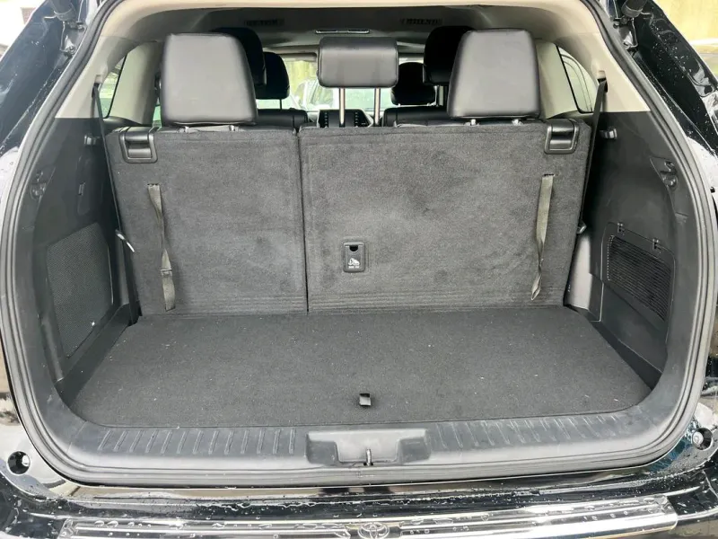 Thumbnail 9 of 2023 Toyota Highlander