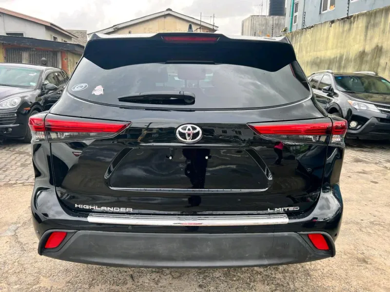 Thumbnail 10 of 2023 Toyota Highlander