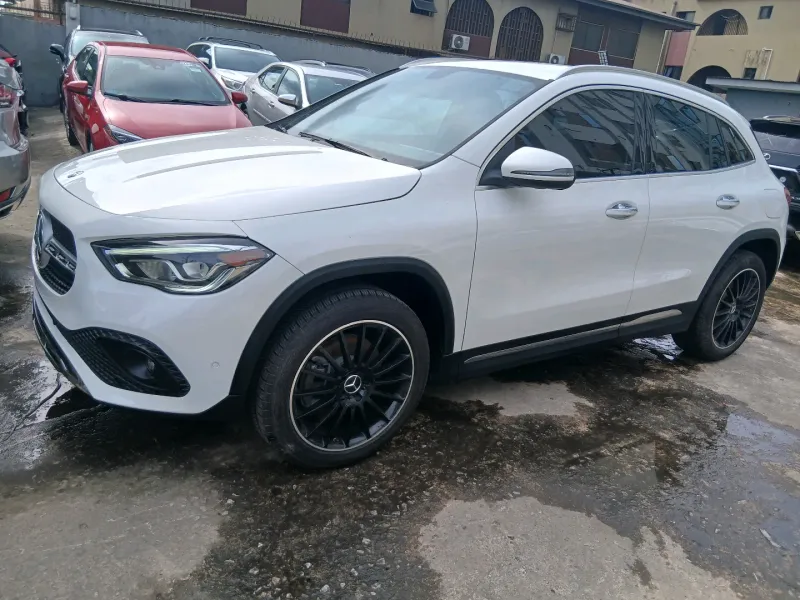 Thumbnail 2 of 2020 Mercedes-Benz GLA-Class GLA 250
