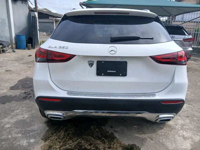 Thumbnail 3 of 2020 Mercedes-Benz GLA-Class GLA 250
