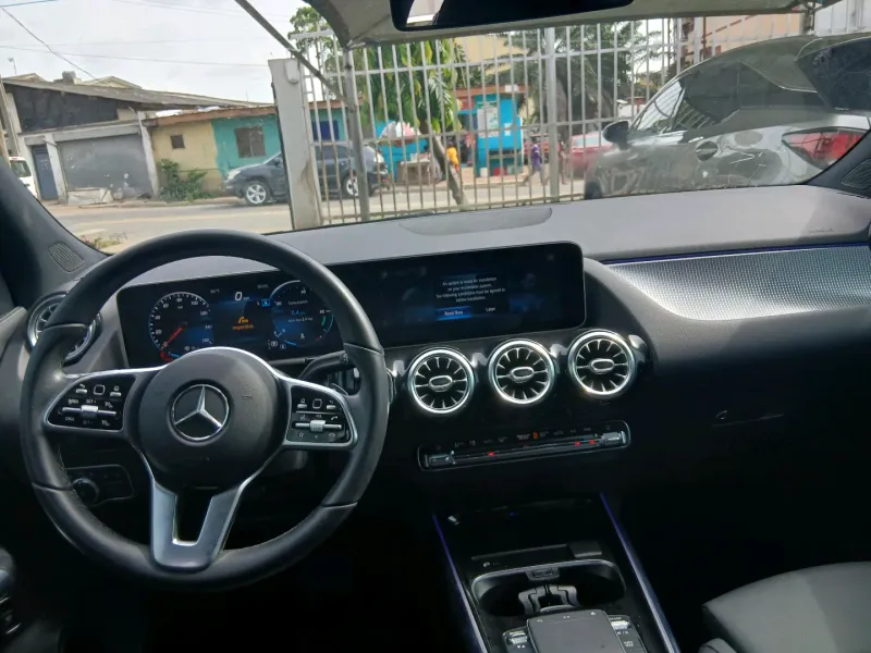 Thumbnail 4 of 2020 Mercedes-Benz GLA-Class GLA 250