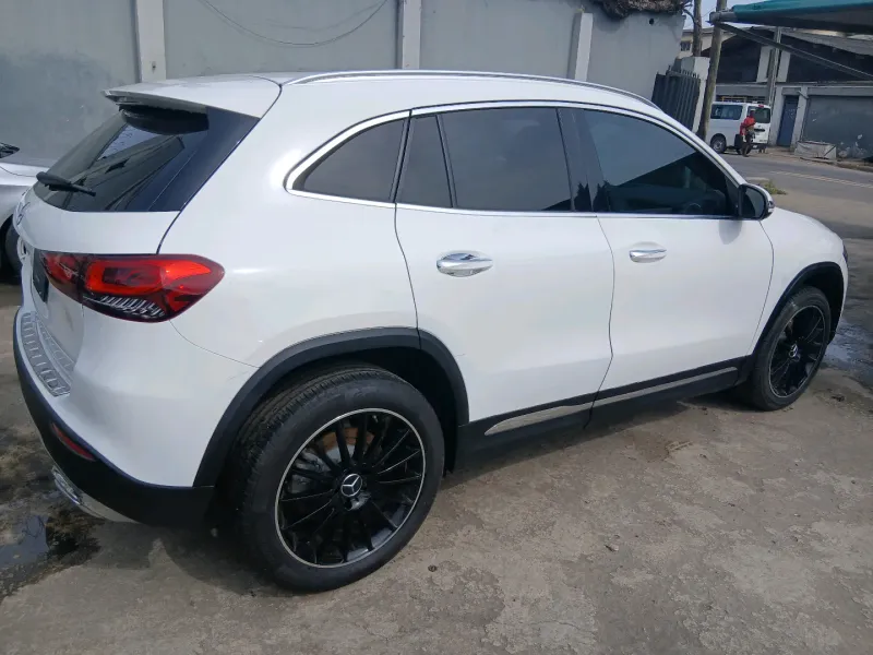 Thumbnail 6 of 2020 Mercedes-Benz GLA-Class GLA 250