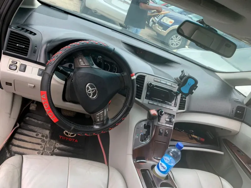 Thumbnail 3 of 2010 Toyota Venza