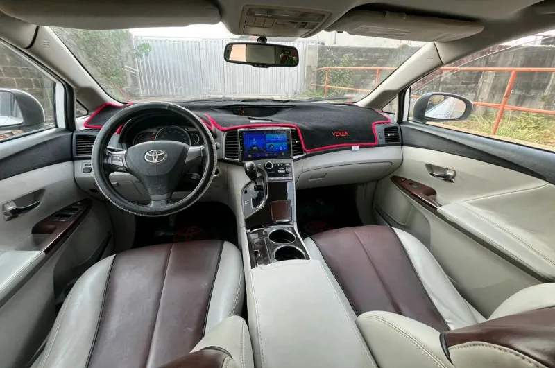 Thumbnail 2 of 2010 Toyota Venza