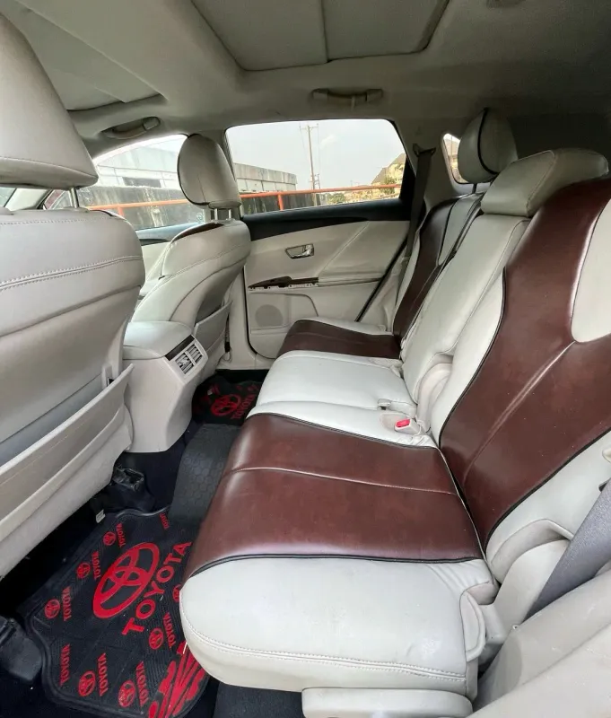 Thumbnail 4 of 2010 Toyota Venza
