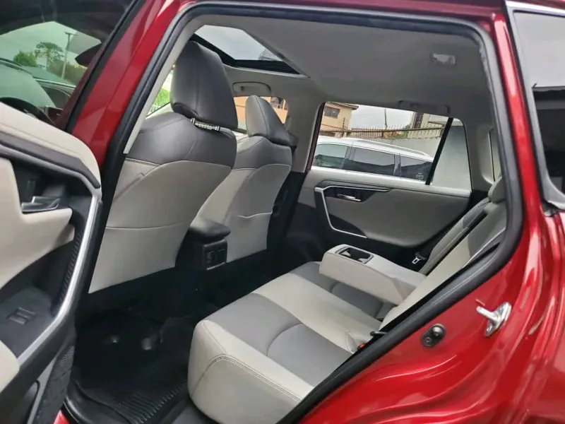 Thumbnail 3 of 2021 Toyota RAV4 XLE