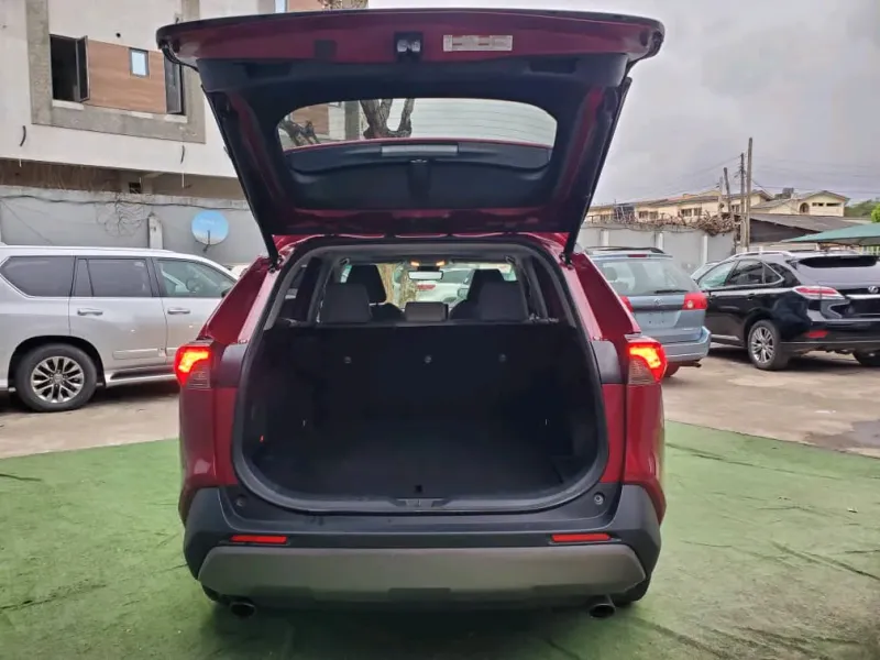 Thumbnail 4 of 2021 Toyota RAV4 XLE