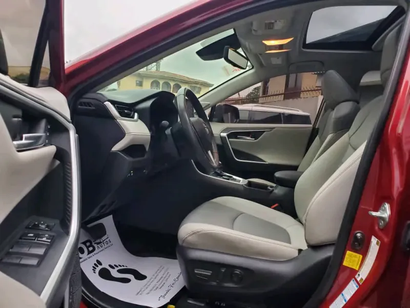 Thumbnail 8 of 2021 Toyota RAV4 XLE