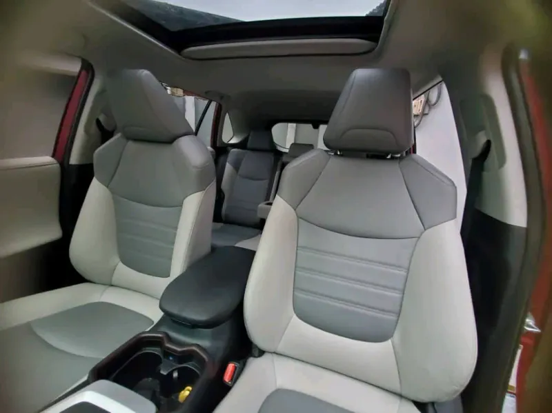 Thumbnail 10 of 2021 Toyota RAV4 XLE