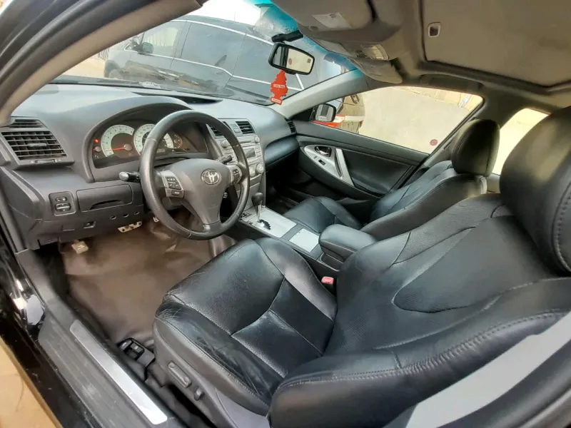 Thumbnail 4 of 2010 Toyota Camry SE