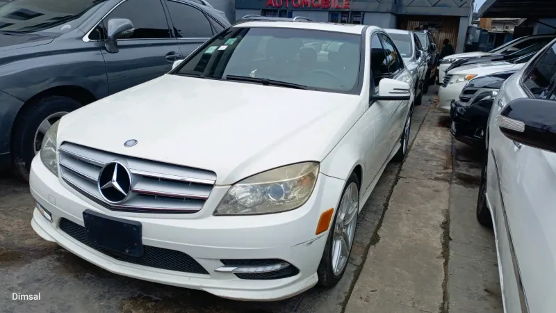 Thumbnail 4 of 2011 Mercedes-Benz C-Class