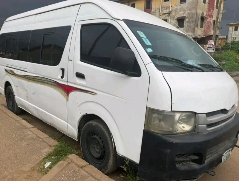 Thumbnail 2 of 2011 Toyota HiAce LE