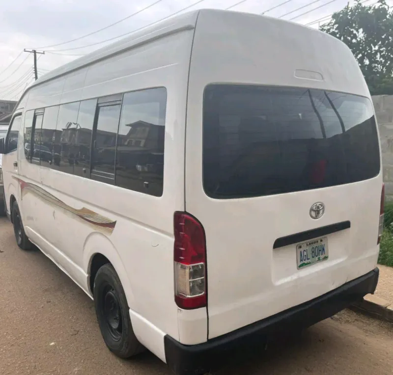 Thumbnail 7 of 2011 Toyota HiAce LE
