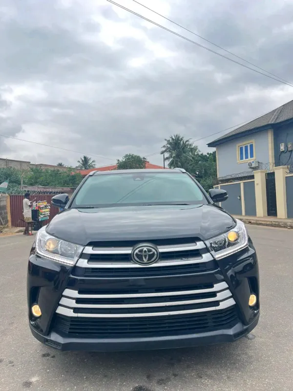 Main image of 2018 Toyota Highlander