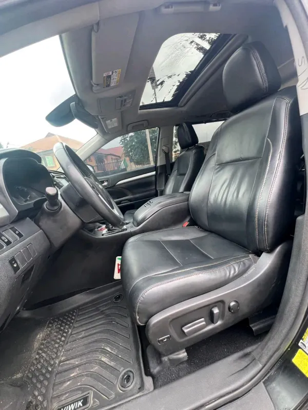 Thumbnail 2 of 2018 Toyota Highlander