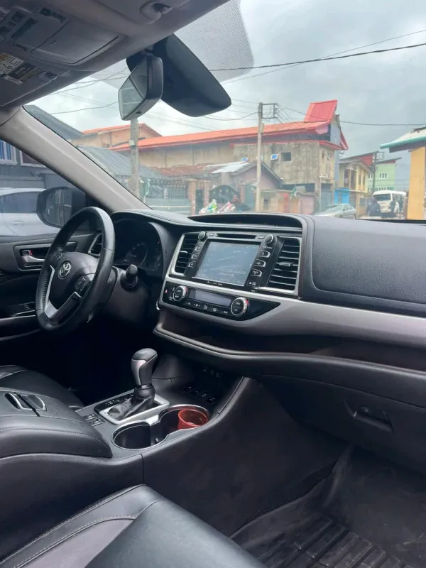 Thumbnail 4 of 2018 Toyota Highlander