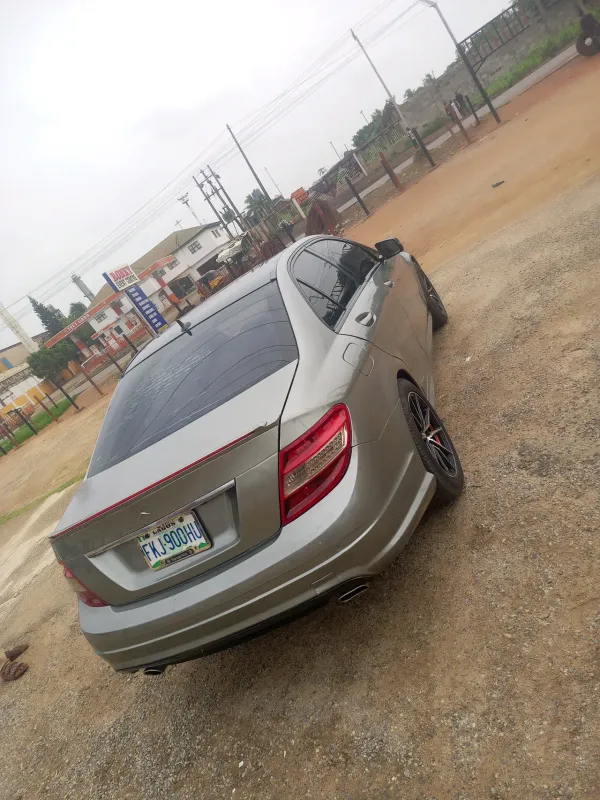Thumbnail 3 of 2011 MERCEDES-BENZ C-Class