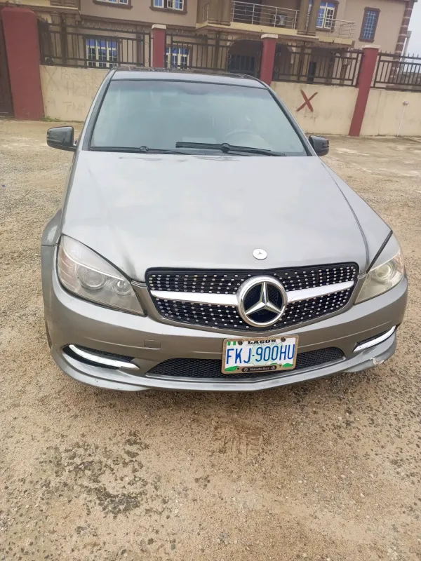 Thumbnail 9 of 2011 MERCEDES-BENZ C-Class