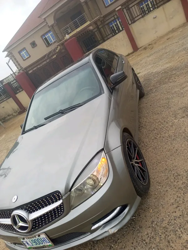 Thumbnail 10 of 2011 MERCEDES-BENZ C-Class