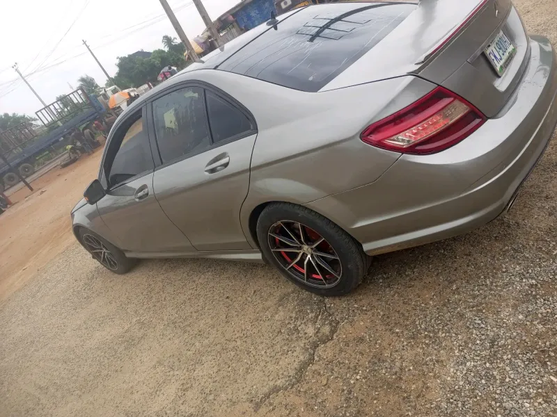 Thumbnail 16 of 2011 MERCEDES-BENZ C-Class