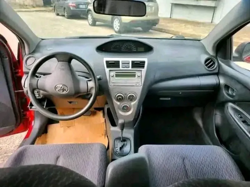 Thumbnail 3 of 2008 Toyota Yaris LE