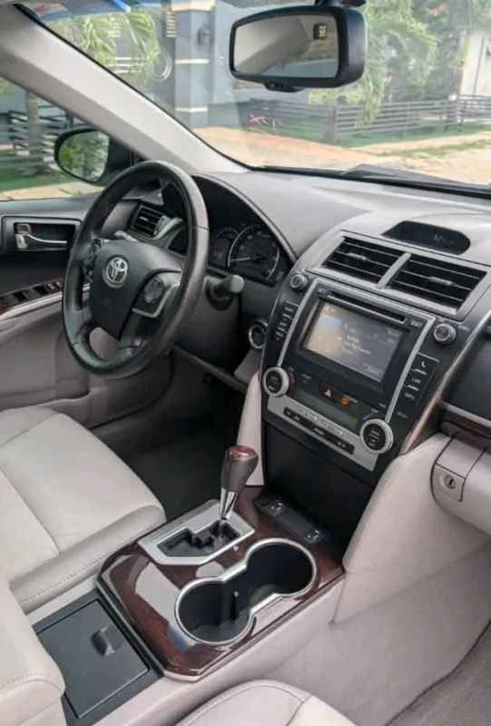 Thumbnail 3 of 2013 Toyota Camry XLE