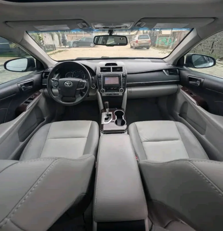 Thumbnail 4 of 2013 Toyota Camry XLE
