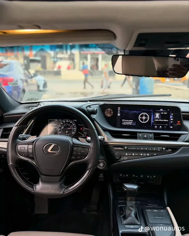 Thumbnail 4 of 2018 Lexus ES XLE