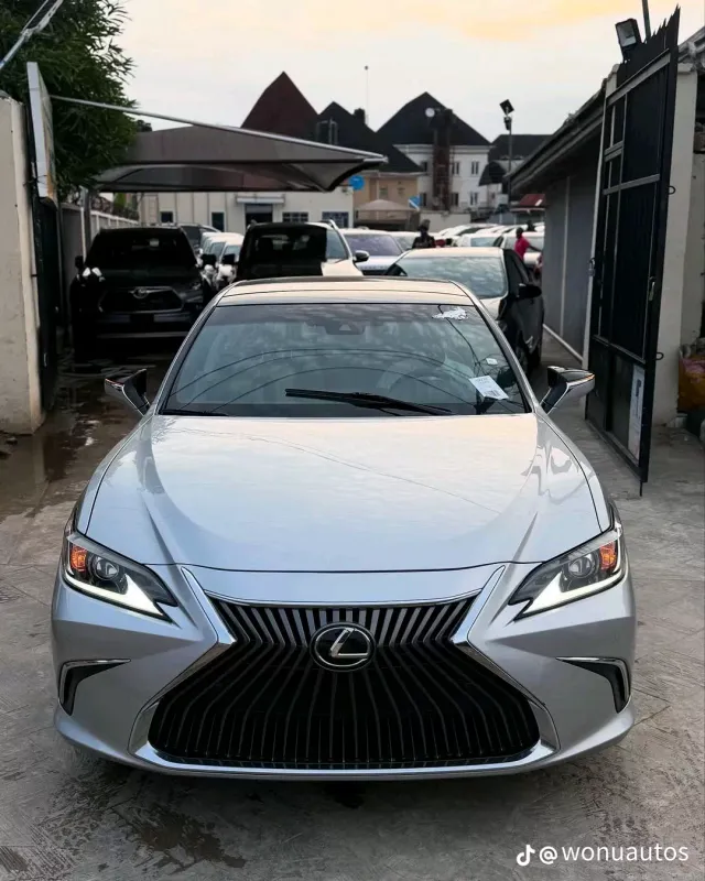 Thumbnail 5 of 2018 Lexus ES XLE